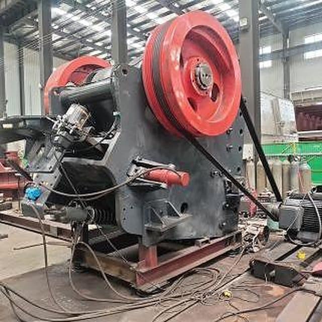 Hydraulic jaw crusher